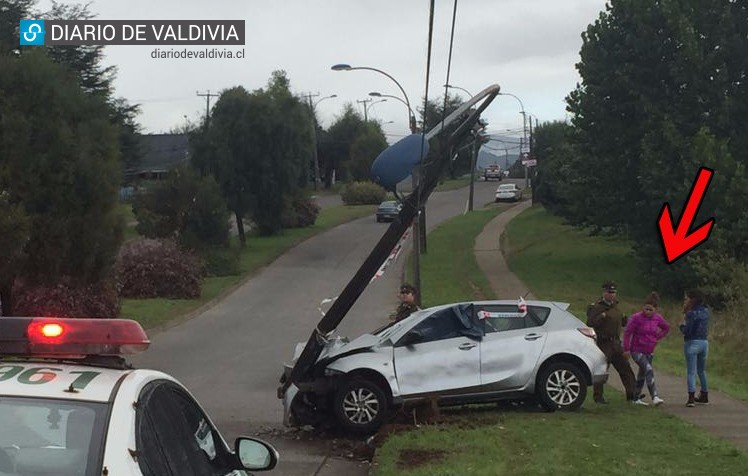 Increíble: mujer robó a persona que la auxilió tras sufrir accidente en Valdivia