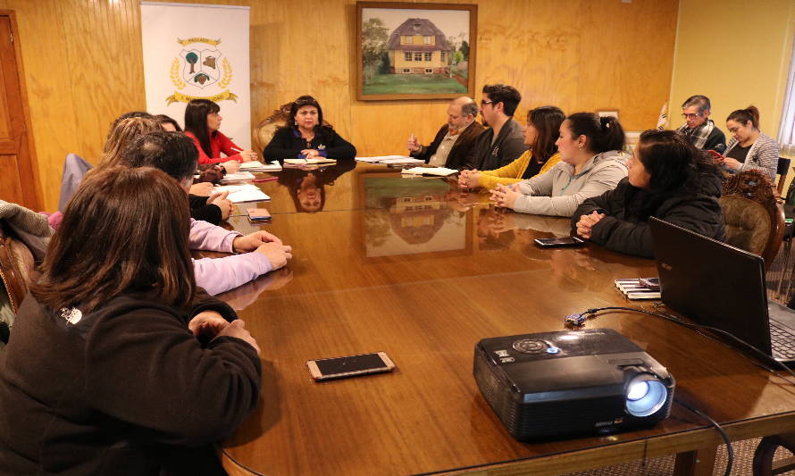 Alcaldesa de Paillaco informó avance de proyectos a representantes de la Escuela Olegario Morales Oliva
