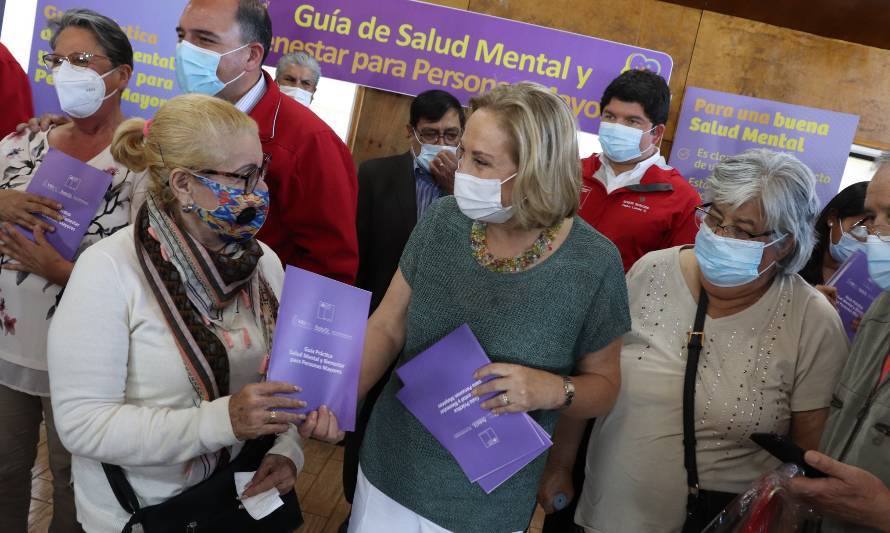 Los Ríos: Cecilia Morel lanzó guía de salud mental para personas mayores 