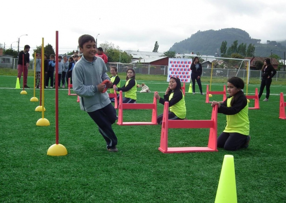 Niños de Lago Ranco jugaron al Atletismo gracias a IND los Ríos