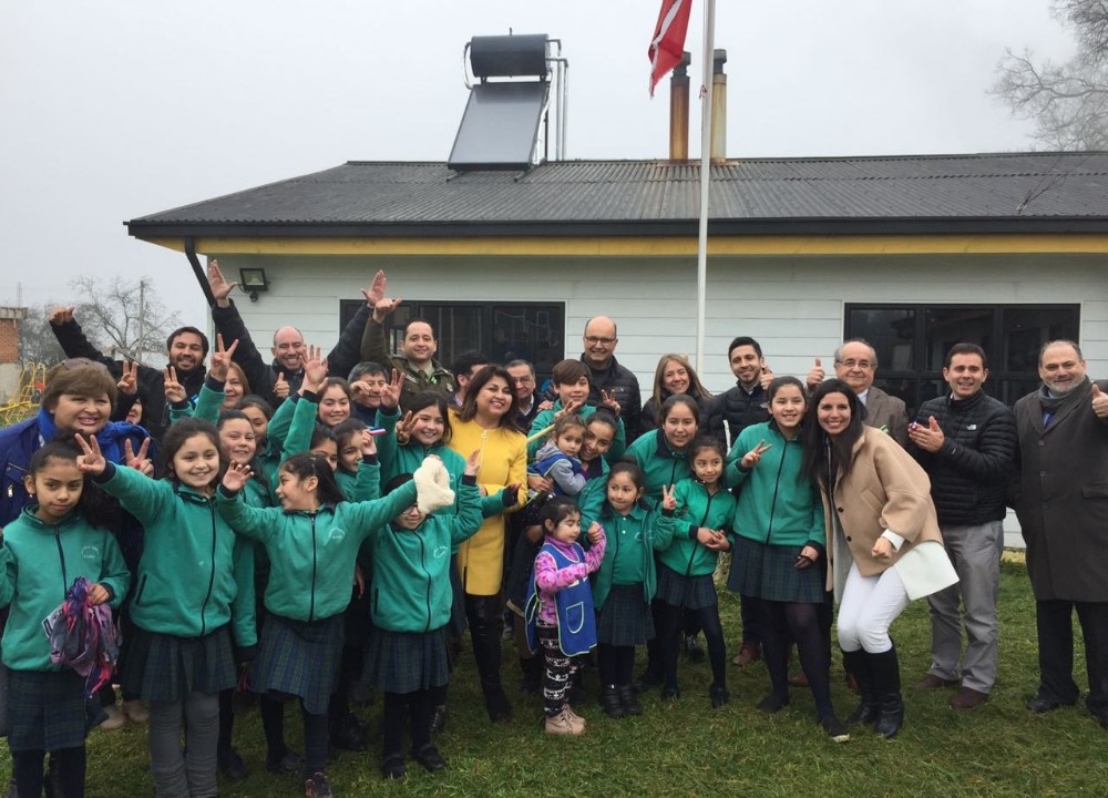 Ministra de Energía inauguró nuevo Sistema Solar Térmico de la Escuela Rural de El Llolly 