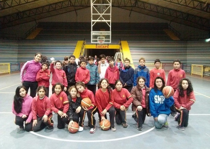 Escuela Alemana participa en encuentro mini básquetbol en Cabrero