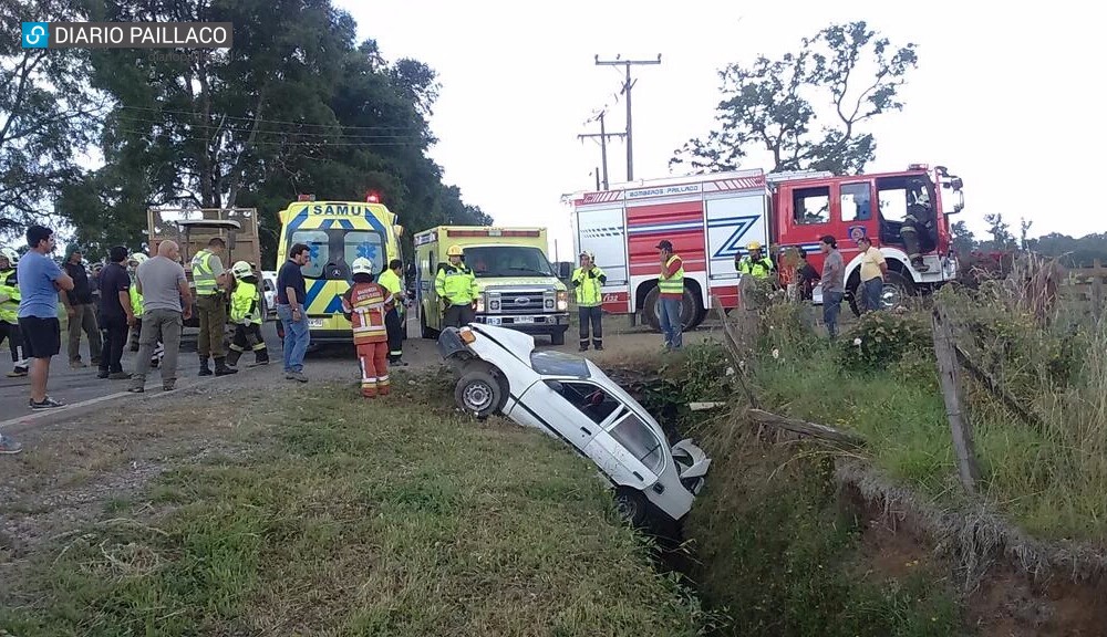 Colisión de tractor con vehículo menor deja 3 personas lesionadas en Los Esteros