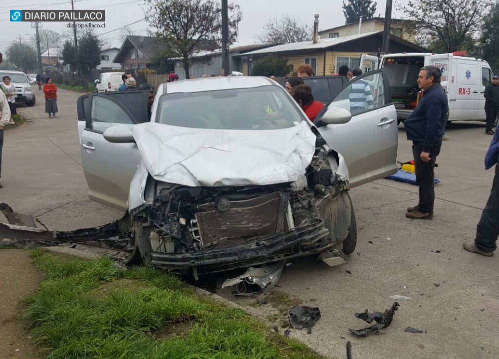 Dos personas lesionadas deja colisión en sector urbano de Paillaco 