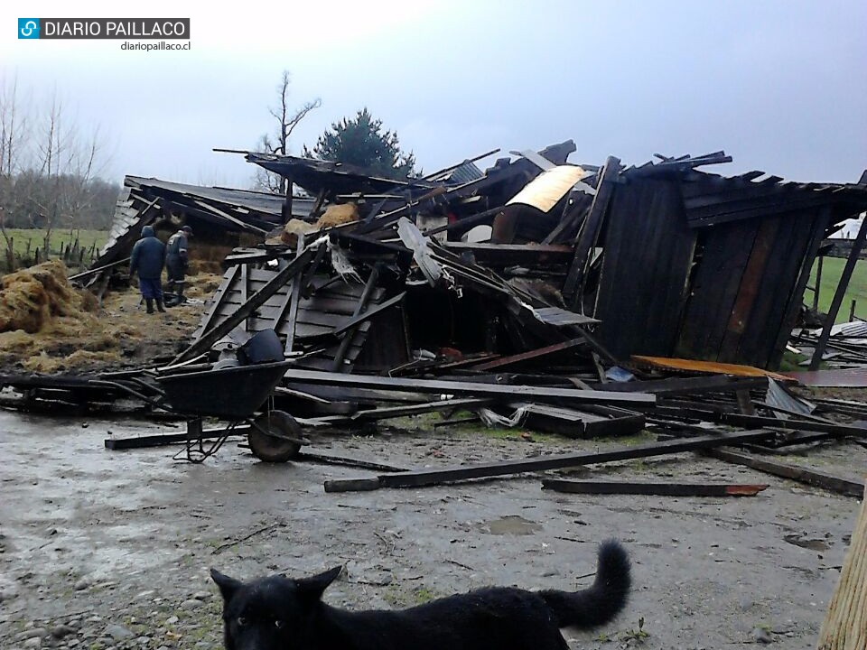 Paillaco: Vientos huracanados dañaron dos construcciones en la localidad de Santa Rosa