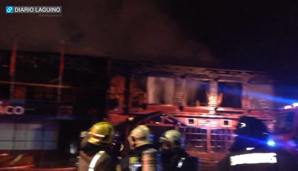 Fuego destruye supermercado, radio Atractiva y restaurante en Los Lagos
