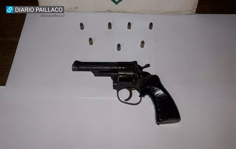  Carabineros detuvo a sujeto que portaba un revólver en la plaza de Paillaco