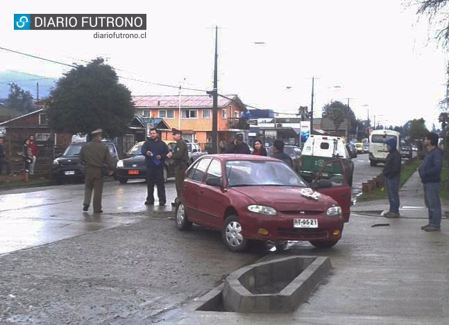 Violenta colisión dejó tres vehículos con daños en Futrono