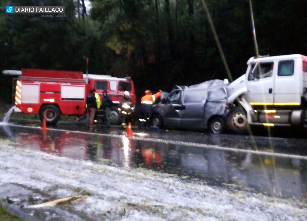 Camión chocó a Comité de Emergencia y Bomberos cuando cortaban un árbol en el sector El Manzano