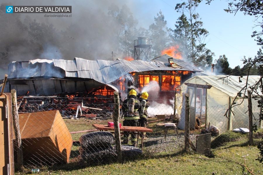 Un incendio destruyó la escuela rural de Los Pellines