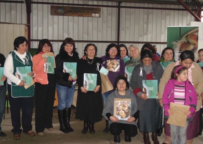 PAIMURI lanzó libro con 21 recetas de cocina de mujeres paillaquinas
