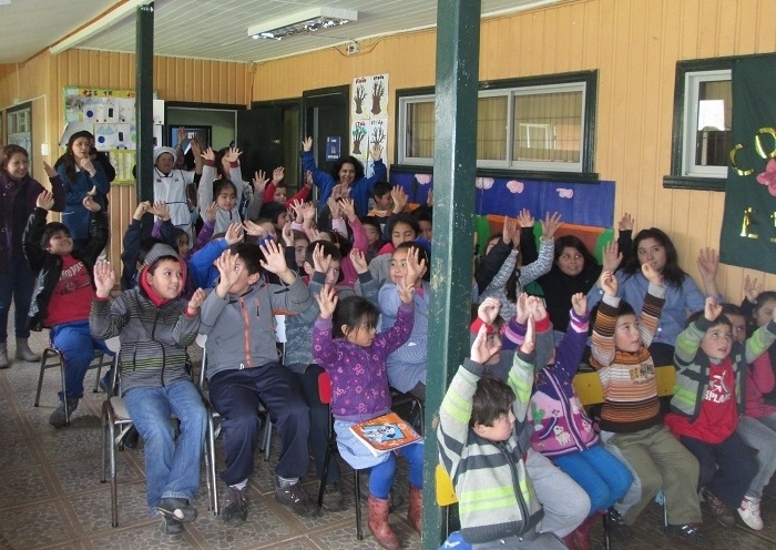 Teatro de títeres sorprendió a niños y niñas de escuelas rurales de Paillaco