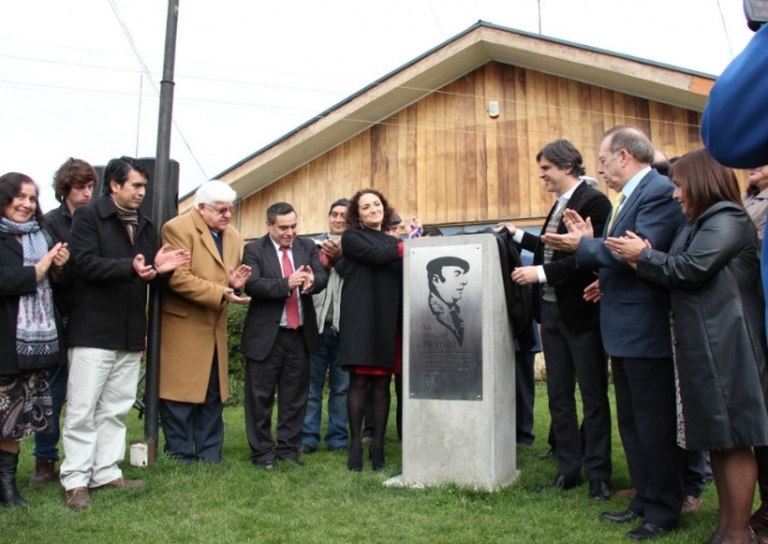 Futrono celebró su aniversario 73 con placa en homenaje a Pablo Neruda