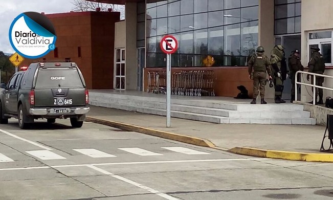 Hombre que dijo “bomba” en aeropuerto en Valdivia quedó citado al tribunal