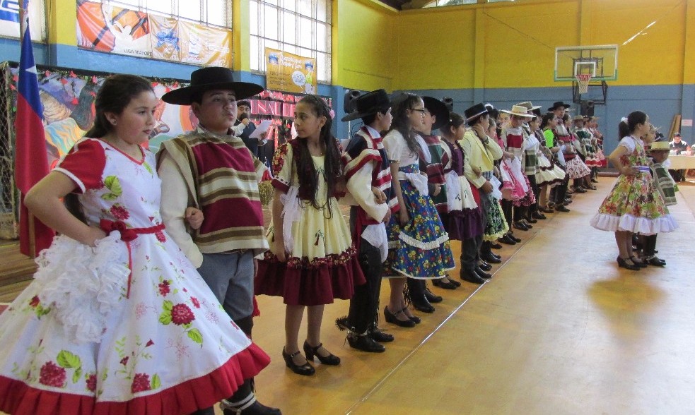35 parejas participaron del VII Encuentro Comunal de Cueca Escolar 