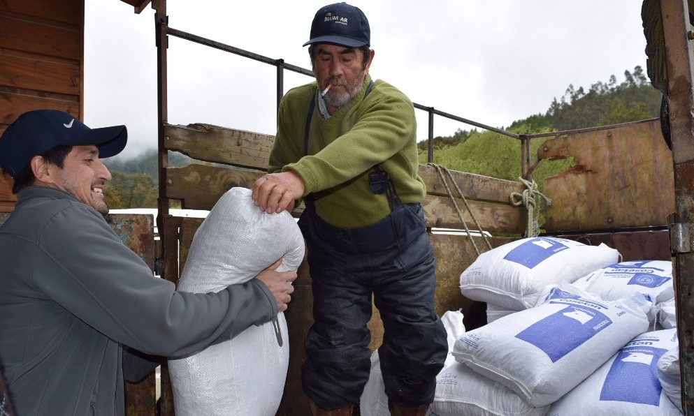 Pequeños agricultores de Los Ríos reciben ayuda comprometida por INDAP