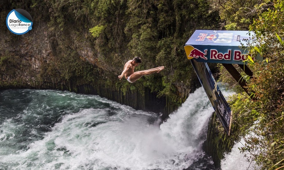 Red Bull presenta al mundo primeras fotografías de clavados en Saltos de Riñinahue