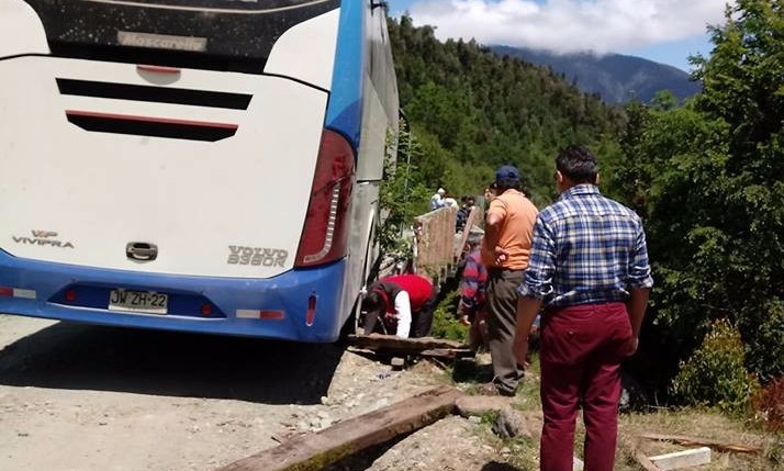 Preocupación por puente hacia Termas de Chihuío: “Es un riesgo inminente”