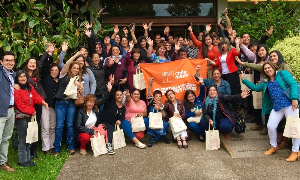 Mujeres Jefas de Hogar de Los Ríos dialogaron en encuentro regional sobre autonomía económica 