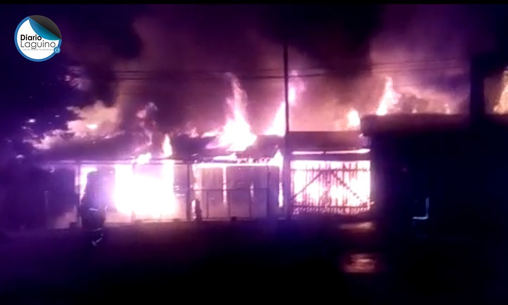Incendio afectó a cuatro viviendas esta madrugada en Los Lagos