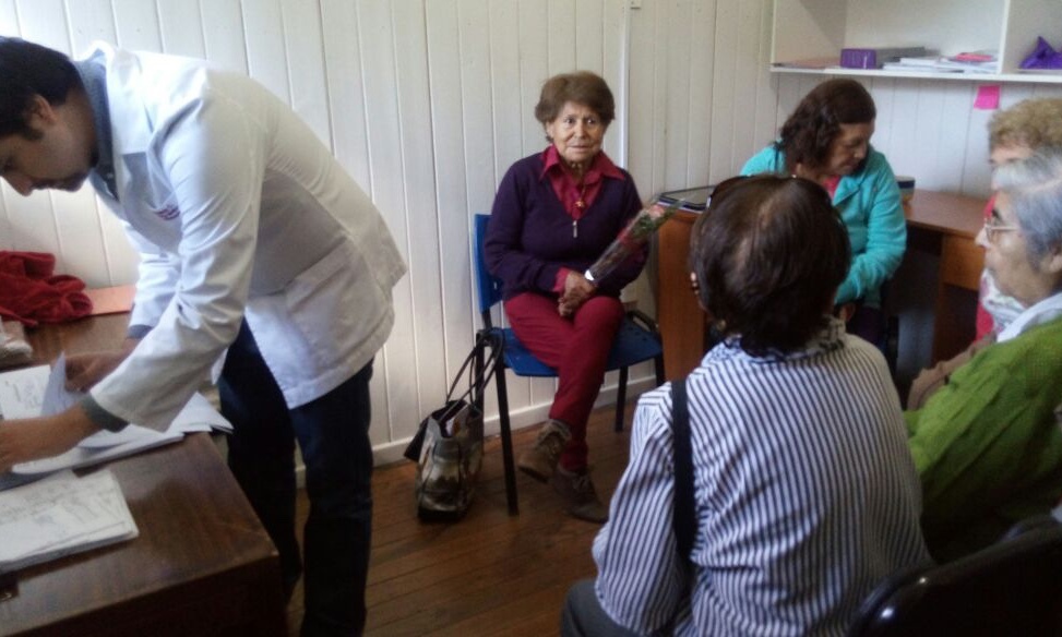 35 adultos mayores de Paillaco recibieron audífonos gratuitos