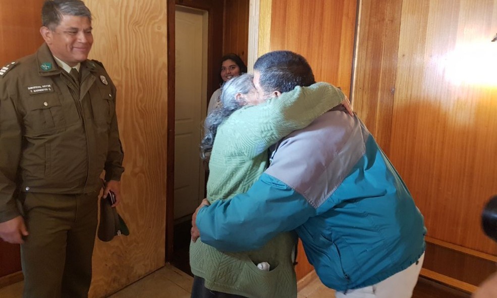 Carabineros de Valdivia propiciaron reencuentro de hermanos después de 40 años