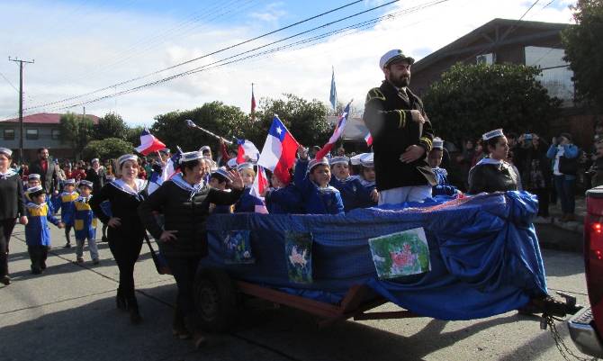 Paillaco y Reumén celebraron las Glorias Navales con multitudinarios desfiles