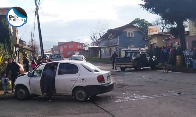 Un herido leve tras fuerte colisión de vehículos en calle Pérez Rosales 