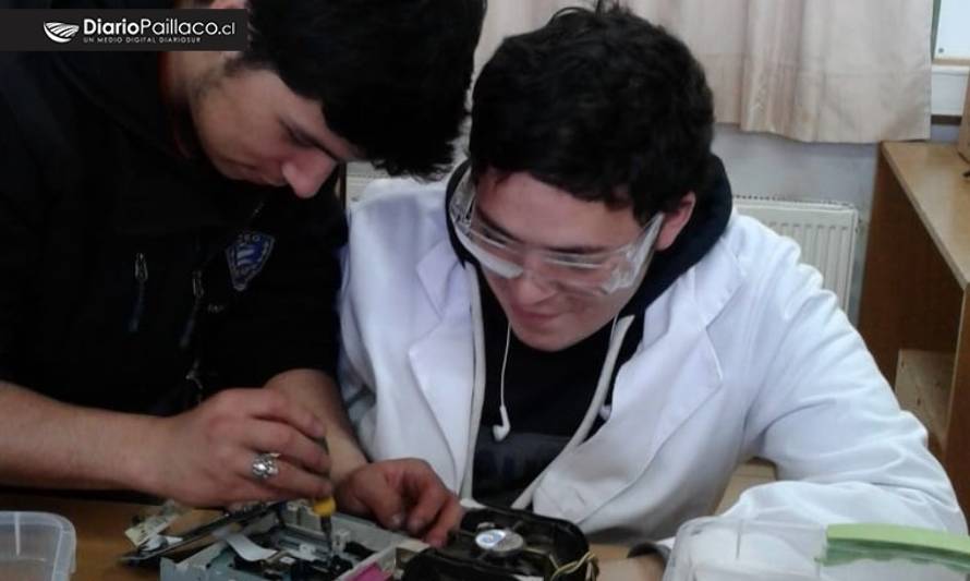 Paillaco: Proyecto “Ecobots” enseña a reciclar equipos electrónicos en el Liceo Rodulfo Amando Phillippi