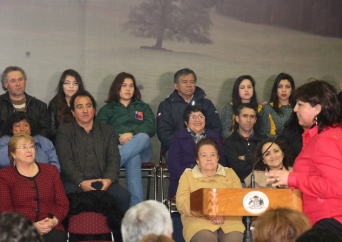 Alcaldesa Ramona Reyes planteó a presidenta Bachelet necesidades de Paillaco y de la región