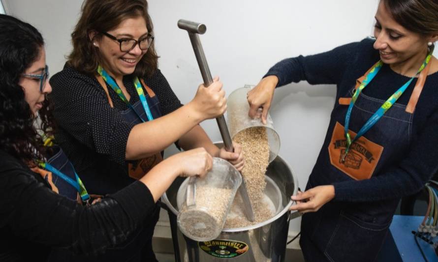 Cervecería Kunstmann realizó el primer cocimiento de cerveza colaborativo para mujeres en Valdivia