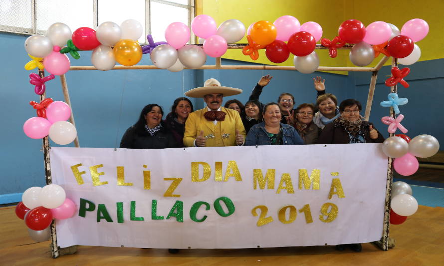 Mujeres de Paillaco celebraron el Día de la Madre con show artístico y actividades de autocuidado