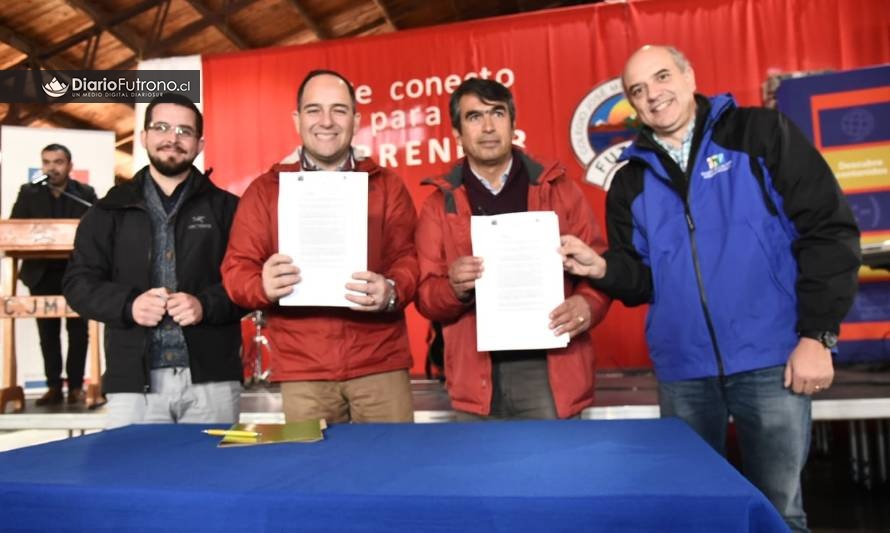 Autoridades firmaron convenio para reposición de Colegio José Manuel Balmaceda en Futrono