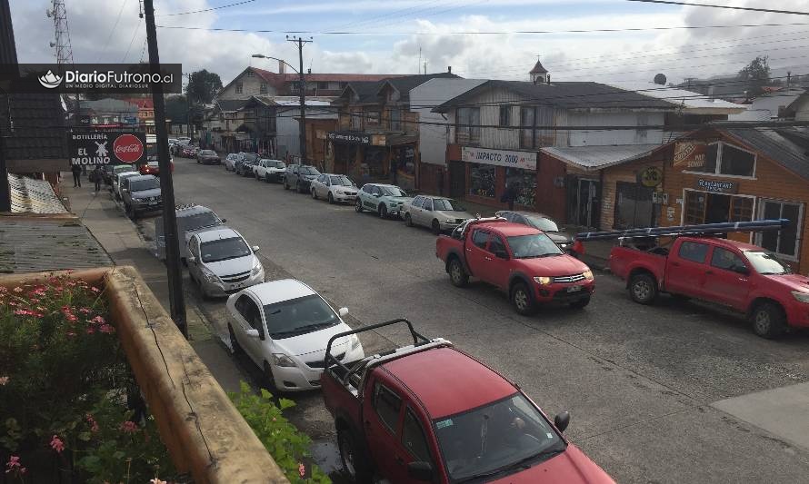 Futroninos en alerta por proyecto que reduce drásticamente estacionamientos en calle principal