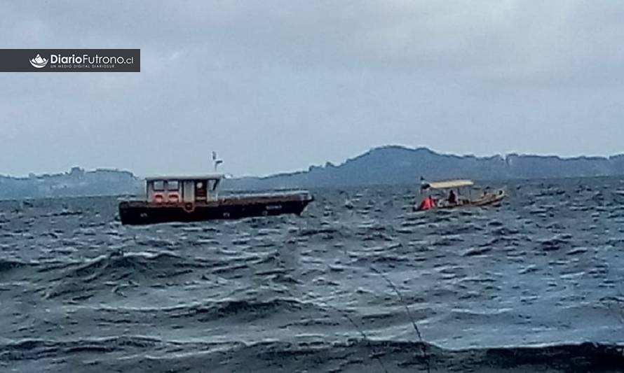 Rescatan embarcación que estuvo a la deriva en las aguas del lago Ranco