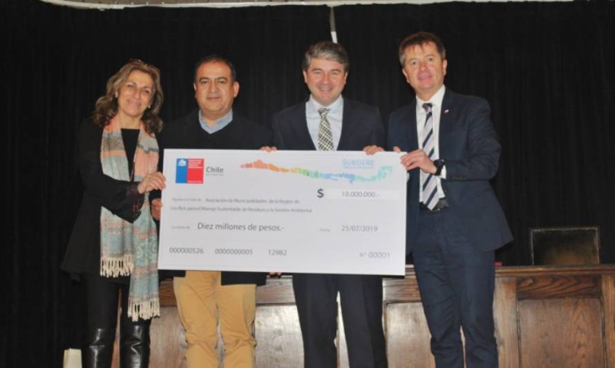 Asociación de Municipalidades Los Ríos recibió fondos para fortalecimiento 