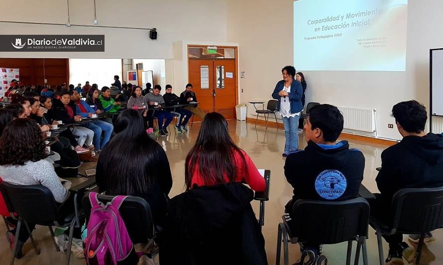 JUNJI realiza charla “Corporalidad y Movimiento en Educación Inicial” a docentes del Mindep Los Ríos