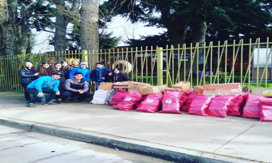 Voluntariado Intergeneracional entregó canastas de alimentos y leña a adultos mayores de Paillaco