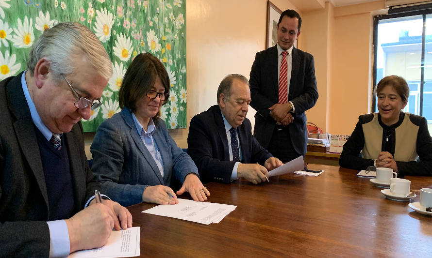 Codeproval y Agricultura firman convenio para apoyar a medianos productores de Los Ríos