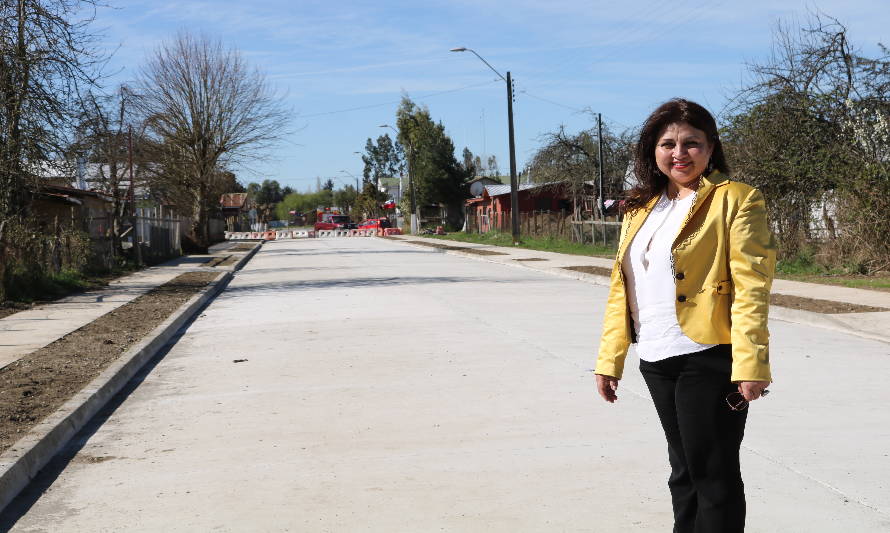 Alcaldesa verificó estado de avance de pavimentación en Pichirropulli