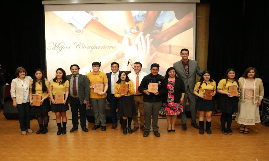Liceo de Paillaco reconoció a estudiantes destacados de cuarto medio