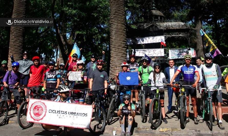 Valdivianos van rumbo al Congreso en “Cicletada Más Grande de Chile”