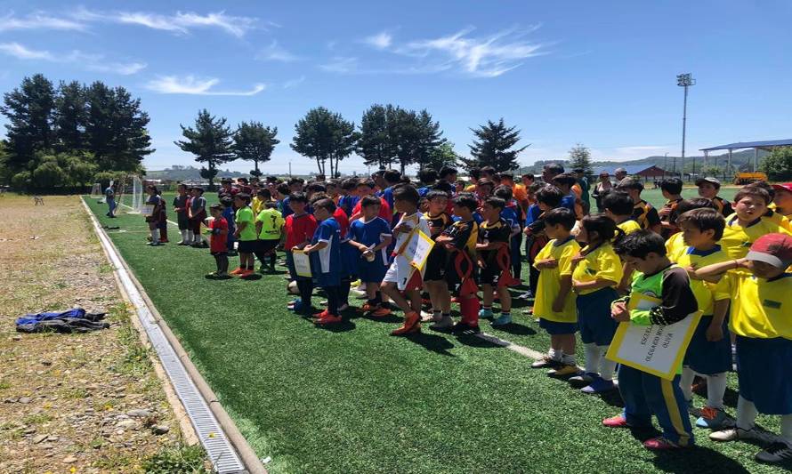 Más de 200 niños participaron del Campeonato de Fútbol de la Escuela Olegario Morales Oliva