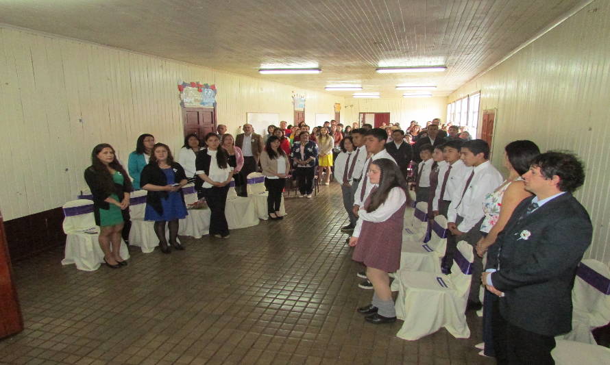 En una emotiva ceremonia la Escuela Roberto Ojeda Torres despidió a sus alumnos egresados de octavo año 
