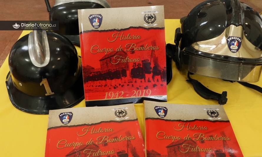 Presentan libro “Historia del Cuerpo de Bomberos de Futrono” a 77 años de su fundación