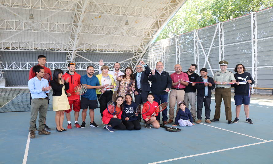 Municipio inauguró cómodo recinto para la práctica del tenis en Paillaco