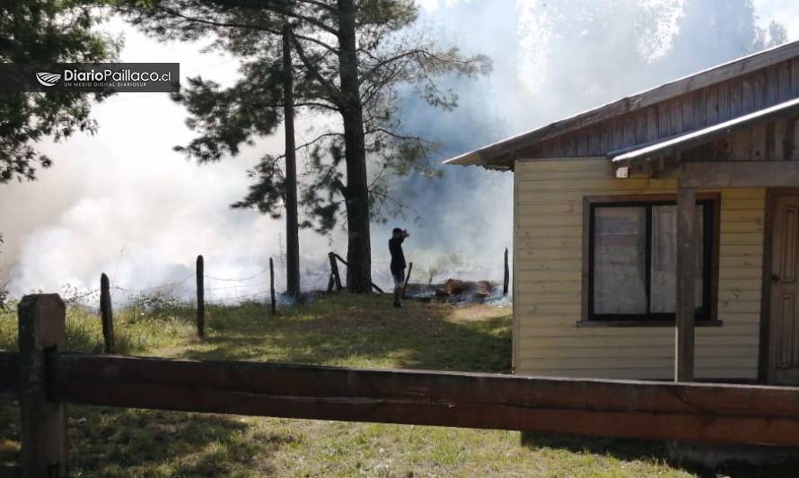 Alarma por incendio de pastizales en sector Santa Elena de Paillaco