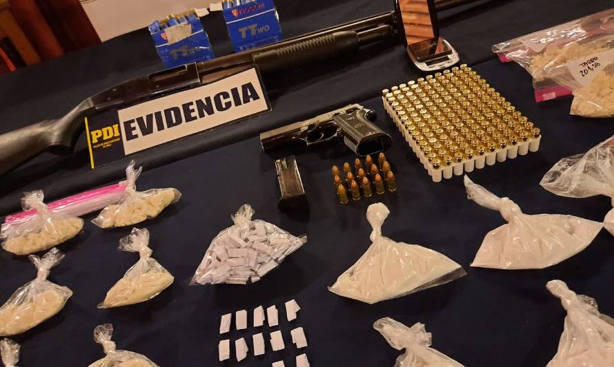 PDI de Valdivia detuvo a tres individuos por posesión de drogas, armas y dinero en efectivo
