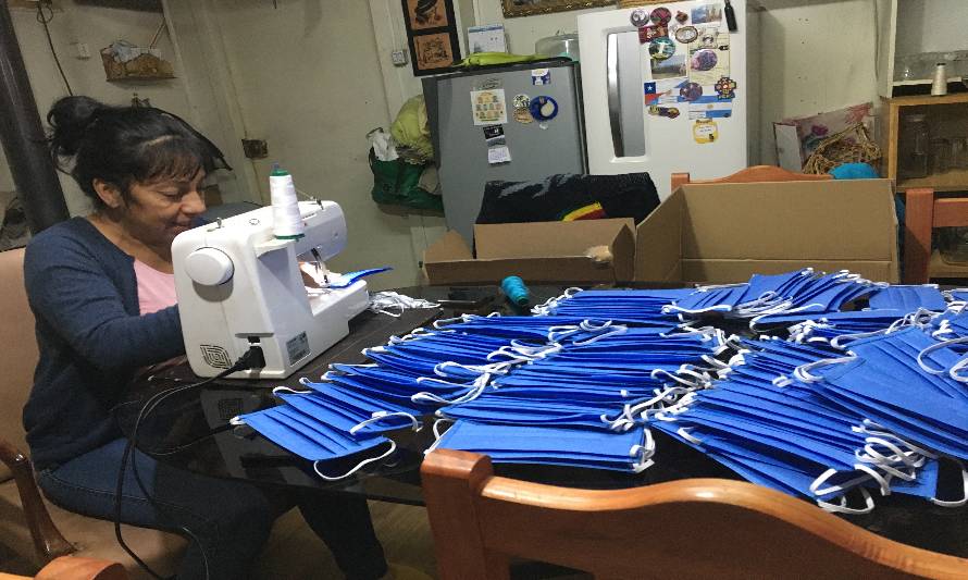 Voluntarias de Paillaco han confeccionado 1350 mascarillas de tela quirúrgica 