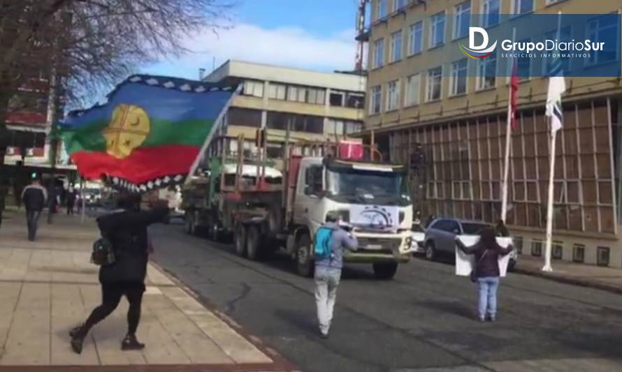 Grupo pro mapuche enfrentó protesta de camioneros en Valdivia